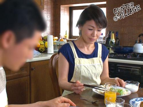禁断の肉体関係　近親相姦  六十路の母！！情熱ねっとりベロキス交尾～ 内原美智子