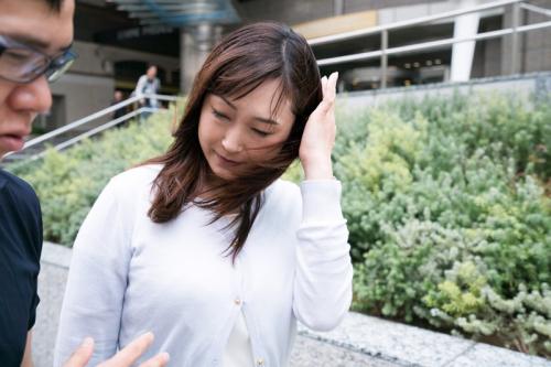 熟れ熟れ極上ボディ！街角を歩く美熟女ナンパ！！欲求不満奥様のスカートの中　手マン　乳揉みグッチョグチョ