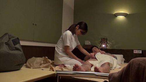 勝手の盗撮　美人熟女　綺麗なマッサージ師　口説いて　寝取ったエロ動画