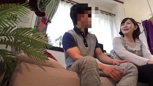 若者が完熟おば様を連れ込み★人妻口説いて中出し　