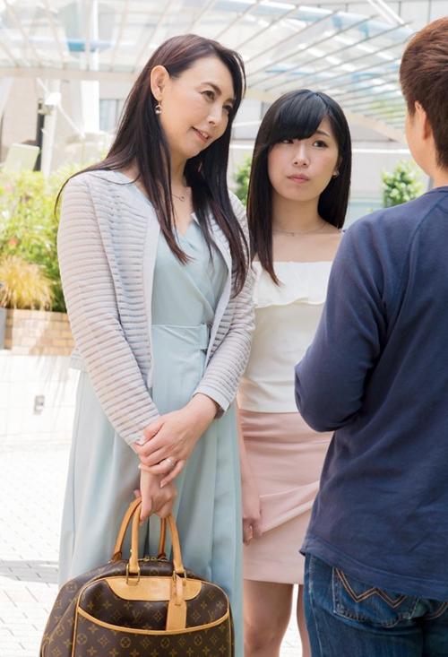 【母娘ナンパ】　親子丼　街角親子アンケートナンパ   美熟女母と娘との3P 寝取りセックス  NTRエロ動画