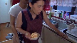 大家族の日常★家族の前でハメル夫婦★日常に潜むえろす★人妻熟女主婦