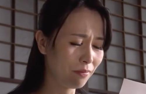 未亡人スレンダー美熟女★巨乳の谷間が眩しくて★主婦の肉体に中出し
