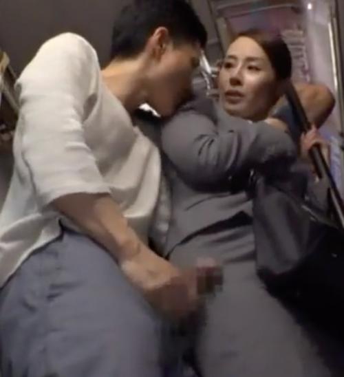 熟女★エロ動画　人妻おばさん　お触り