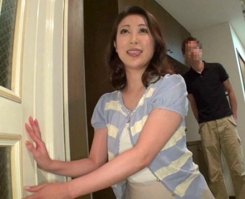 旦那が望む妻のAV出演！！巨乳奥様パンパンSEX