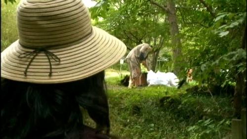 ヘンリー塚本★人妻熟女★公園の中の公衆便所 人妻変態痴女