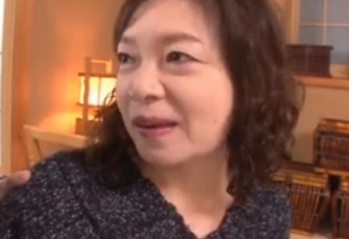 五十路の　普通のおばさん　巨乳でエッチな肉体　NTRエロ動画　中出しできる高齢熟女