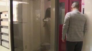 ヘンリー塚本！！玄関でも立ったままでの挿入