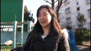 素人の地味な熟女主婦をナンパ　熟れた蜜壺にガッツリ生挿入