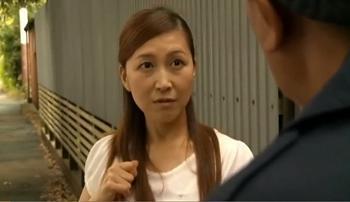 帰宅中の熟女人妻★露出狂男に遭遇★欲情人妻のエロオナニー