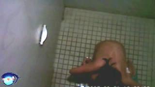 ガチ盗撮動画！？市民プールのトイレを盗撮した激ヤバ動画♡ロリ女児たちがスク水半脱ぎでおしっこｗ