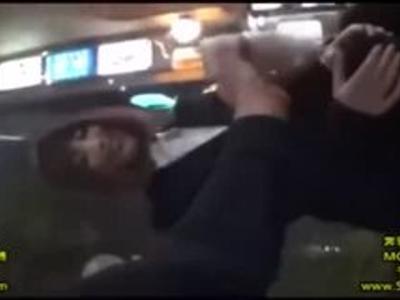 〖おっぱい-エロ動画〗『飲みすぎちゃったかな…』街で出会った酔っ払い娘を口説いて即ハメ！こんなかわいい子が…
