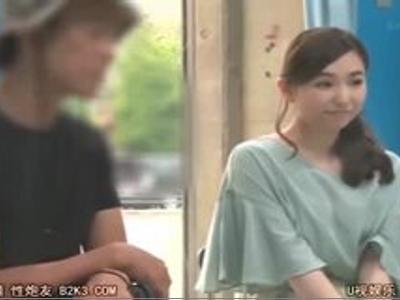 〖若妻-エロ動画〗『中に出さないで…』きれいな人妻にエロマッサージから生ハメピストンで生出し！抜けすぎ注意