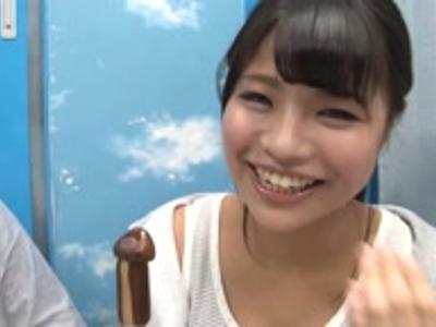 〖外から見えてる??-素人ナンパ〗「入れるんですか？」久しぶりのちんぽでマンコがジュクジュクそのままゴール！興奮注意なR18動画