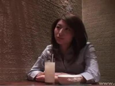 〖クンニ-美乳〗『不倫なんて初めて…』綺麗な人妻が旦那以外の男と寝取りファック！セクシーな女の子の18禁動画