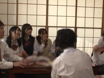 〖女子校生-美乳〗『先生に見つかっちゃう…』修学旅行で女子高生たちが同級生と乱交SEX！何度でも見たくなるエロ動画