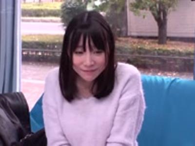 〖外見える!?-女子大生〗『わかんないよ～』並んだ男性器から愛しのカレを選べなかった結果…！女性が見てもいいR18動画