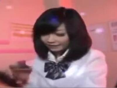 〖女子校生-盗撮〗『秘密にできますか？』JKピンサロ嬢が個室で男性客に本番サービス！魅力的な女の子
