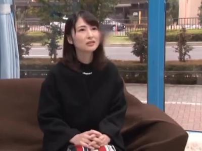 〖エロエロカー-企画〗産後の人妻に乳首マッサージして興奮させて寝取り！セクシーな女の子のR18動画