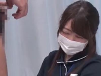 〖外見える!?-看護師〗ギンギンペニスを目の前に出されて発情しちゃった可愛い看護師！何度も見たくなる性処理動画