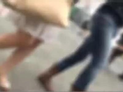 〖マジックミラー-女子大生〗『もう我慢できない♡』大学の友達と素股500回企画で我慢できずにゴム無し挿入！見過ごせないくらいいい女
