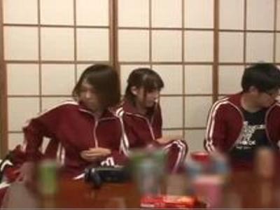 〖女子校生-美乳〗『先生に見つかっちゃう…』修学旅行で女子高生たちが同級生と乱交SEX！おかずにしたい18禁映像