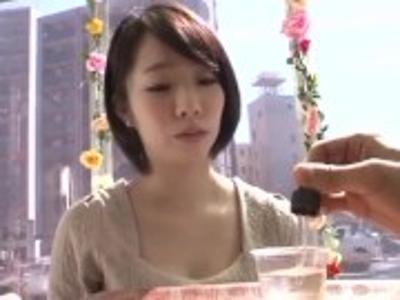 〖外見える!?-人妻ナンパ〗「旦那に怒られちゃう」美容ドリンクと偽り媚薬を服用させて不倫！勃起不可避のいい女
