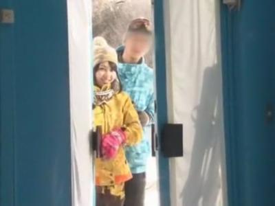 〖マジックミラー-カップル〗「彼が見てるよ」彼氏を外に待たせて美女を寝とってファック！スケベ注意なスケベ映像