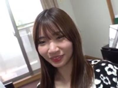 〖素人ナンパ-20代〗モテないクンを家に招いて大人の教育をしてくれる激カワ娘！フル勃起注意な18禁動画