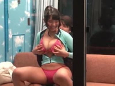 〖外見える!?-企画〗『もぉやめて～』スケスケの車内で豪快ピストンされてイキまくりの美女！男性におすすめのR18動画
