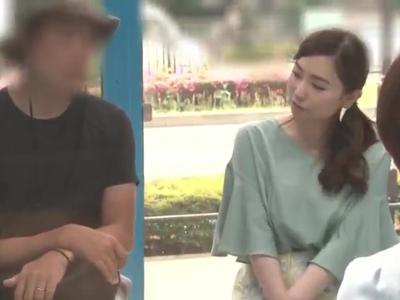 〖外見える!?-人妻〗『中に出さないで…』きれいな人妻にエロマッサージから生ハメピストンで種付け！美女が見てもいいエロ映像
