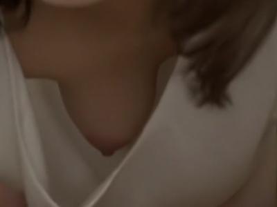 〖婦人-主婦〗妻の何気ないチクチラでドキッ！男として揉まずにはいられない！男性におすすめの18禁動画