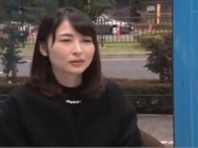 〖主婦-素人〗『ダメッ！』巨乳な人妻をナンパしておっぱいマッサージからの寝取りファック！削除前に見なきゃ損