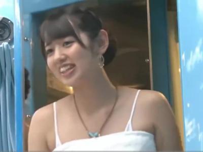 〖マジックミラー-エロ動画〗『我慢できない～』大学の同級生と素股マッサージ！股間が火照ってゴム無しファック！勃起しちゃうAV