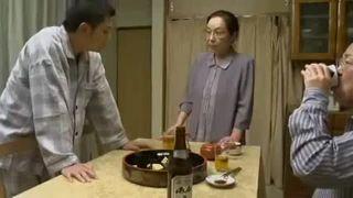 【ヘンリー塚本】エロパンスト姿でエッチな悪戯☆お爺さんに巨尻な綺麗な乳首おばさんがおっぱい揉まれてイク☆