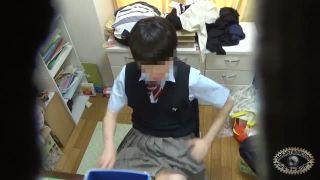 【盗撮】パイパンの激カワロリ娘が一人エッチで感じちゃう