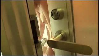シスコン兄が妹のお風呂を盗撮！結構いい身体してますねぇ・・