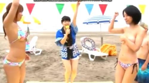 真夏のビーチでの熱き戦い！水着ママさんの野球挙対決！水着がなくなったら息子とハメ！親子SEX祭り！