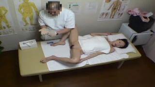 警戒心の強いスレンダー美女でも構わずセクハラ施術！悪徳整体マッサージ師のレイプ映像w