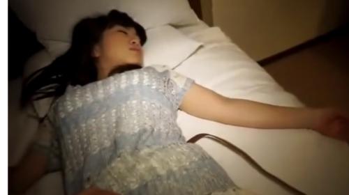 ヤリサーの実録映像！酒を飲ませまくって泥酔させたJDをホテルへ連れ込んでハメ撮りを敢行！意識のないJDを犯しまくる！