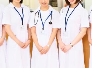 働く巨乳看護師さんたちに突撃交渉！ｗ夢の筆おろし乱交セックス♡
