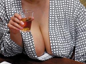 (ﾟ∀ﾟ)ｷﾀｺﾚ!!巨乳過ぎる女上司と素股していたら！！そのままハメて中出ししちゃう部下ｗマジでエロ杉注意ーーー❖勃起回避不能ｗｗ