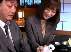 五時から枕営業部 麻美ゆま！ためらわないセックス営業！