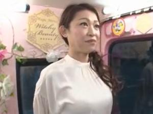 年齢を感じさせない美しい人妻さん!!カラダをビクつかせ本気アクメ！