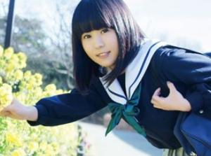 女の尻の穴を激しく愛した。ブチ込まれる制服少女