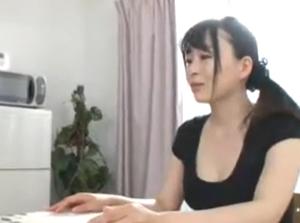 NTR母乳妻 会社の同僚に飲み干されちまった嫁の母乳wおばさんが母乳プレイ！【羽月希】