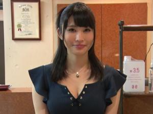 店内のいたる所で好き放題でハメまくって！美容師が乳丸出しでベロチュー