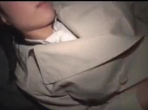酔っ払って道で寝ていた女を自宅に持ち帰って！！自宅へ運んで凌辱するヤバイやつ！