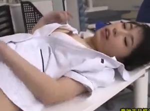 夜勤中に居眠りしている看護師を夜這いしちゃった！！無防備な寝姿に我慢できず…マジでエロすぎｗｗｗ