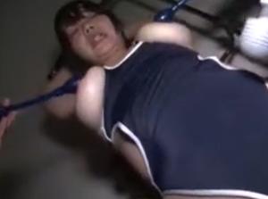 元水球選手の人妻 引退後、たくましい体幹に脂肪が乗ってwムチムチ巨乳おっぱいの元アスリート人妻